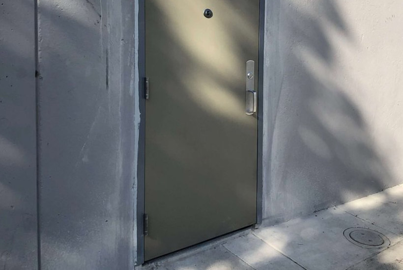 can I replace a hollow metal door without replacing the frame?